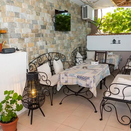 Rodos House Къща за гости 3*