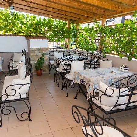 Rodos House 게스트하우스 3*