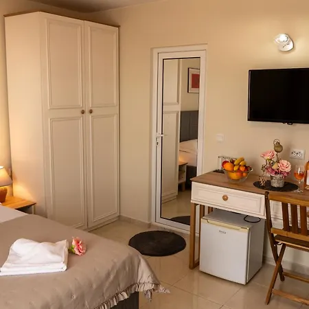 Rodos House 게스트하우스 3*