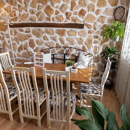 Rodos House Къща за гости 3*